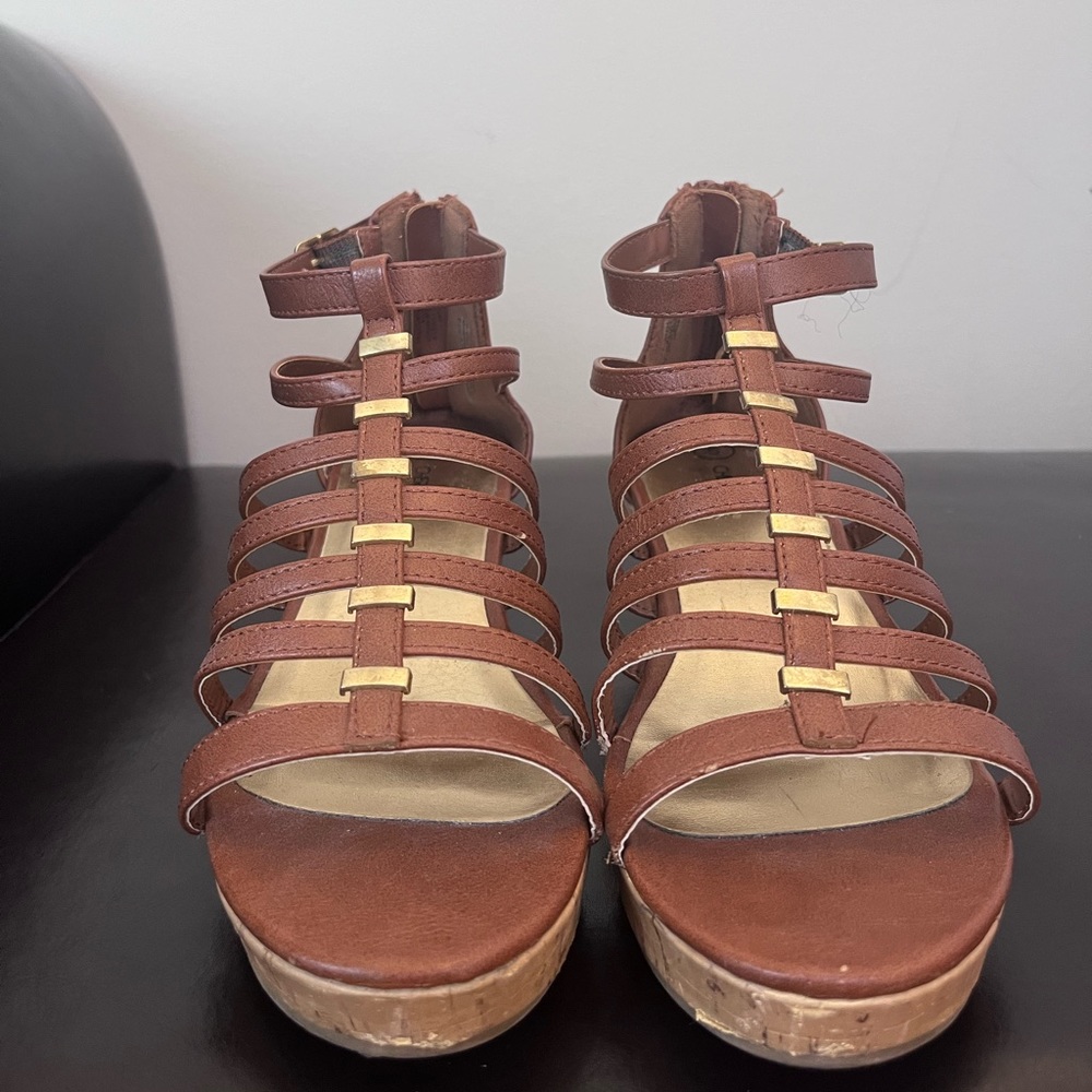 Cherokee brown wedges